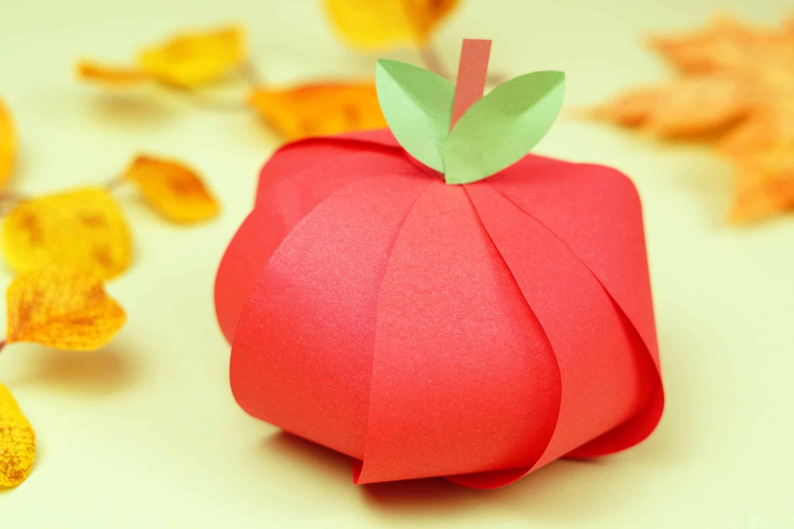 Free Printable Apple Craft for Fall and back to school crafts for preschoolers kids and toddlers 