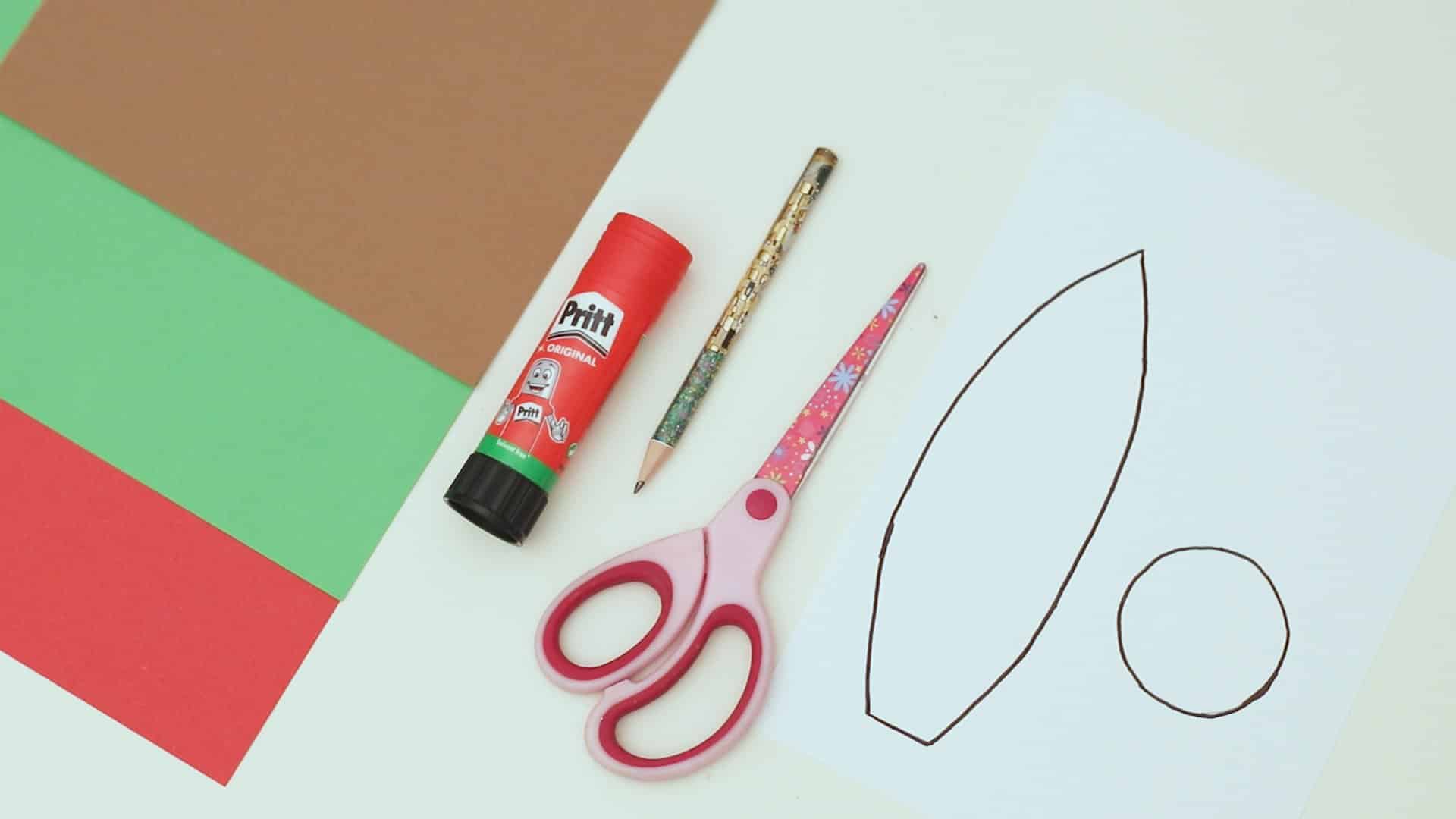 Free Printable Apple Craft for Fall and back to school crafts for preschoolers kids and toddlers 