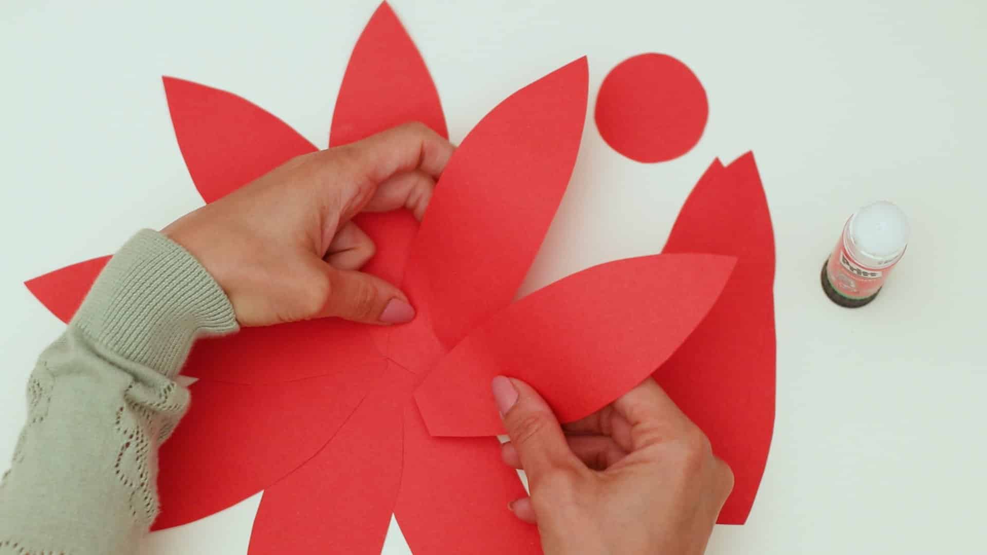 Free Printable Apple Craft for Fall and back to school crafts for preschoolers kids and toddlers
