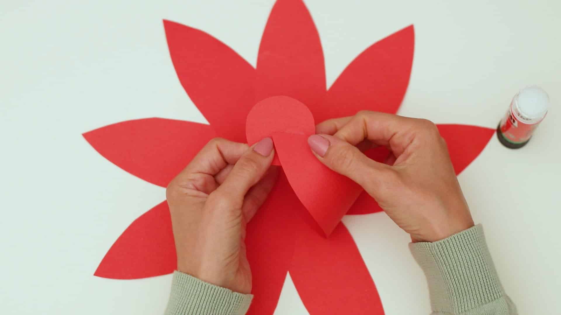 Free Printable Apple Craft for Fall and back to school crafts for preschoolers kids and toddlers