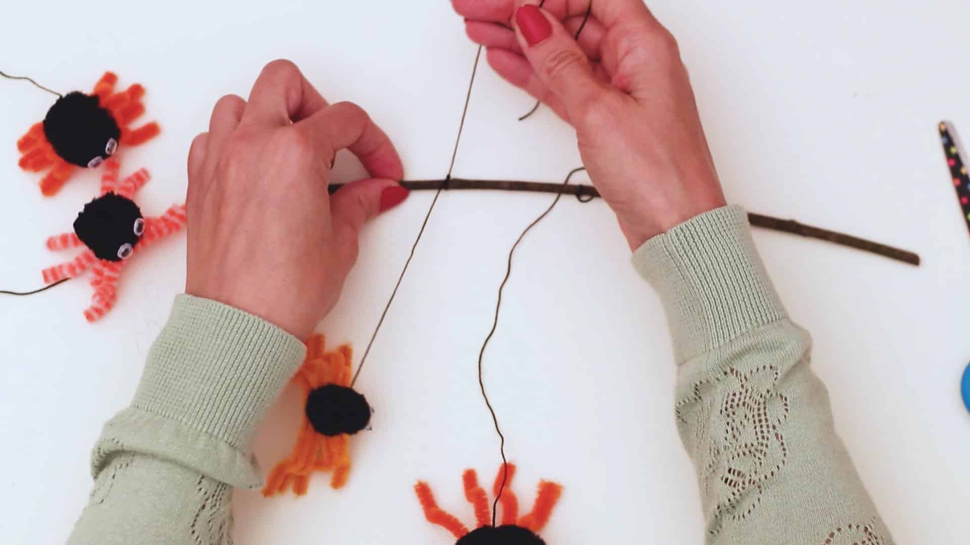 Easy Diy Fall Spider Craft for Kids of all ages including preschoolers and toddlers