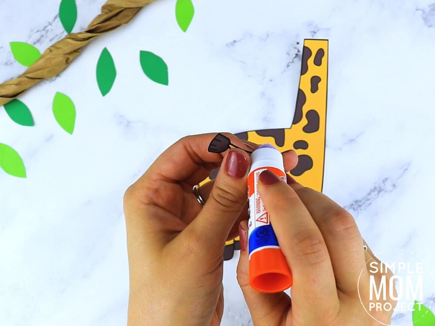 Free Printable Giraffe Craft for preschoolers, toddlers and kindergartners