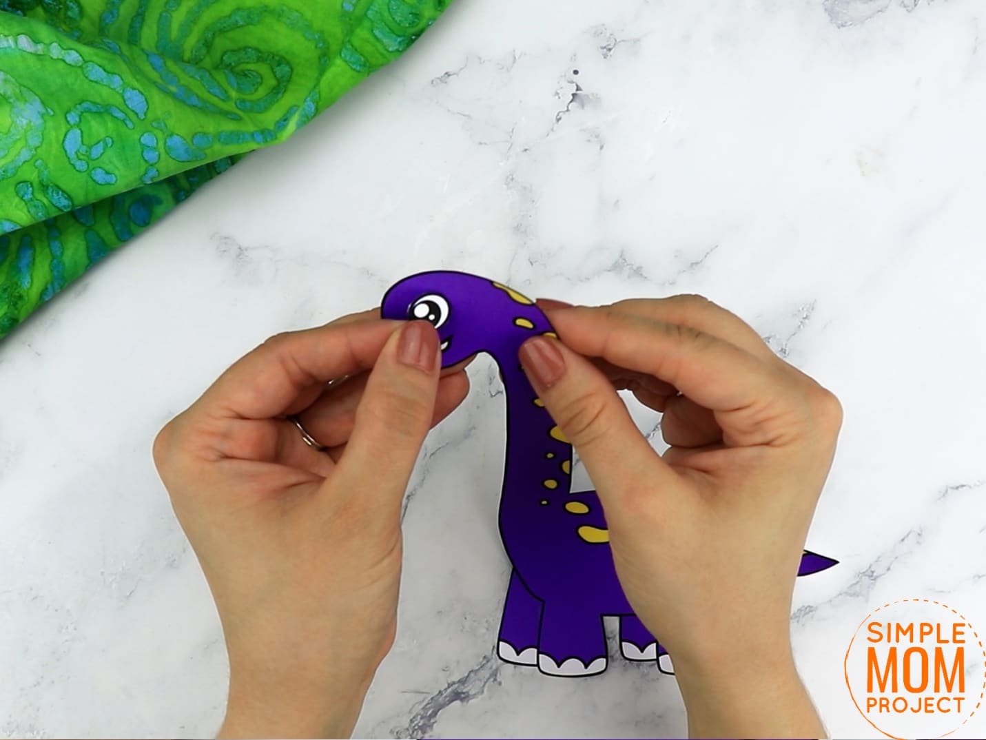 Free Printable Brachiosaurus Dinosaur Craft for Preschoolers, toddlers and kindergartners