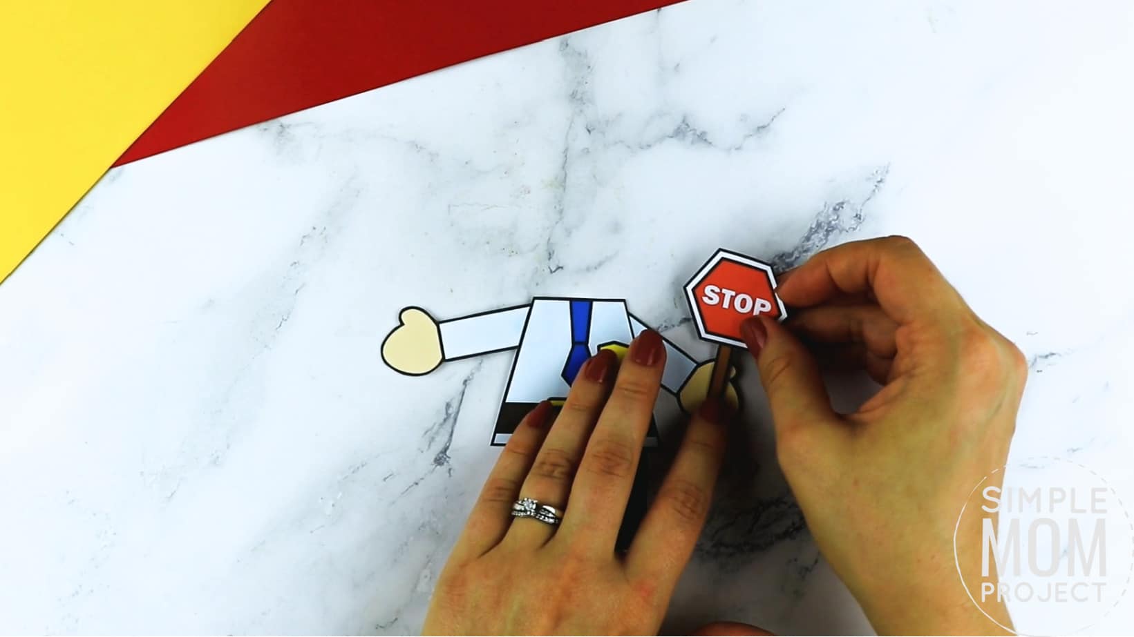 Free printable police officer craft for kids, preschoolers, toddlers and kindergartners