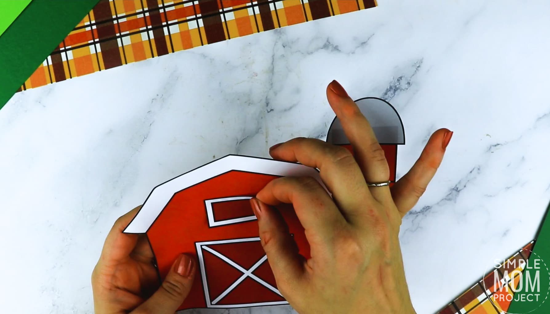 Free printable barn craft for toddlers, preschoolers and kindergartners